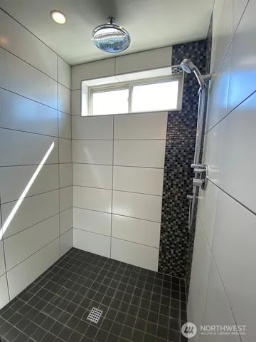 $4,600 | 811 Northwest 50th Street, Seattle, WA 98107