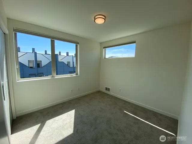 $4,600 | 811 Northwest 50th Street, Seattle, WA 98107