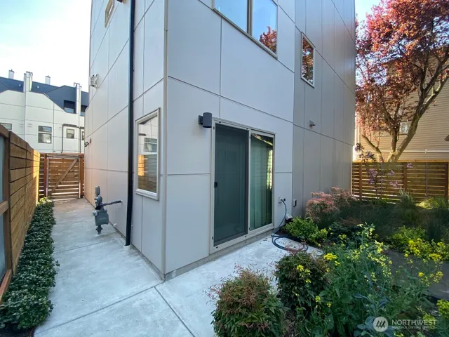 $4,600 | 811 Northwest 50th Street, Seattle, WA 98107
