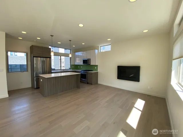 $4,600 | 811 Northwest 50th Street, Seattle, WA 98107