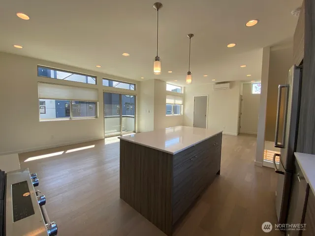 $4,600 | 811 Northwest 50th Street, Seattle, WA 98107