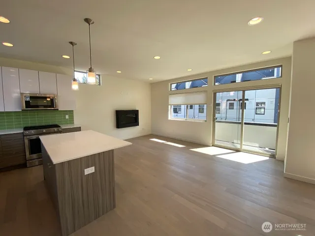 $4,600 | 811 Northwest 50th Street, Seattle, WA 98107