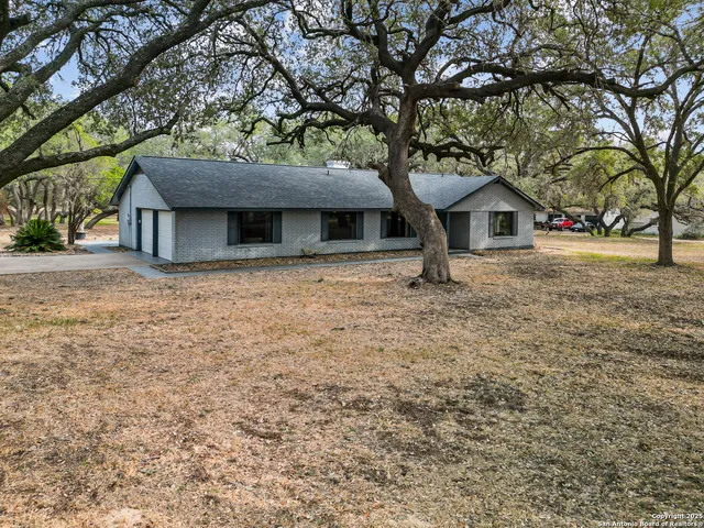 $2,300 | 22 Sunrise Drive, Pleasanton, TX 78064