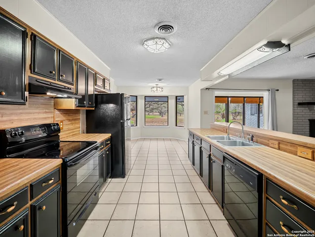 $2,300 | 22 Sunrise Drive, Pleasanton, TX 78064