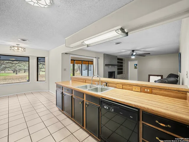 $2,300 | 22 Sunrise Drive, Pleasanton, TX 78064