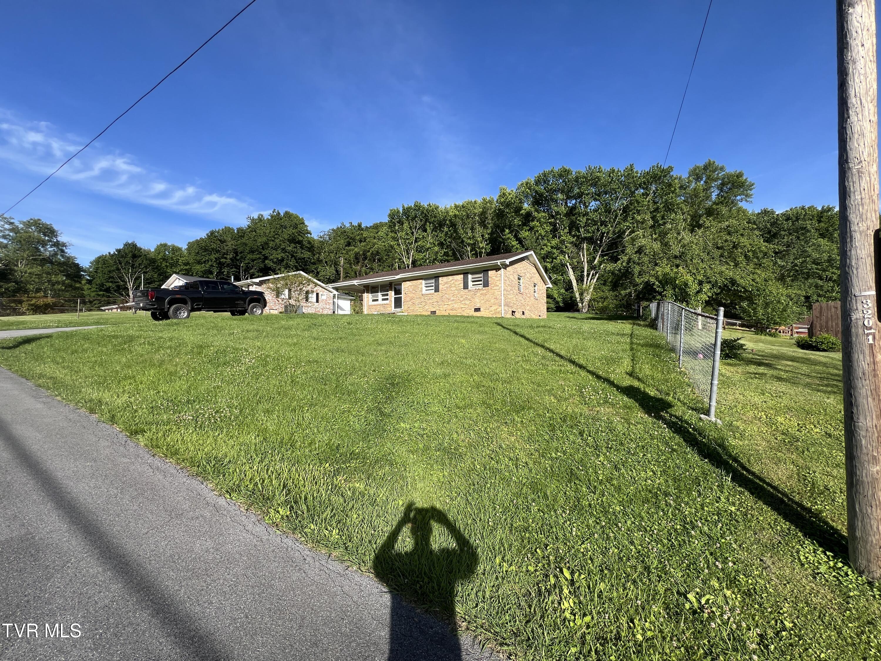 216 Spurgeon Road Blountville, TN 37617 - Photo 3 of 17 IMG_7111