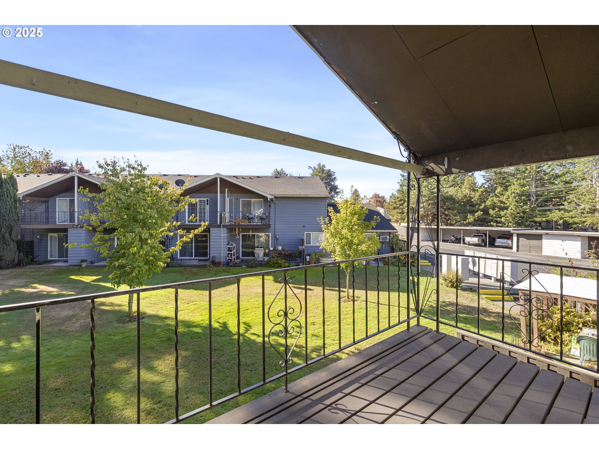 1418 Northeast Hogan Drive Gresham, OR 97030 - Photo 21 of 43 a view of a balcony