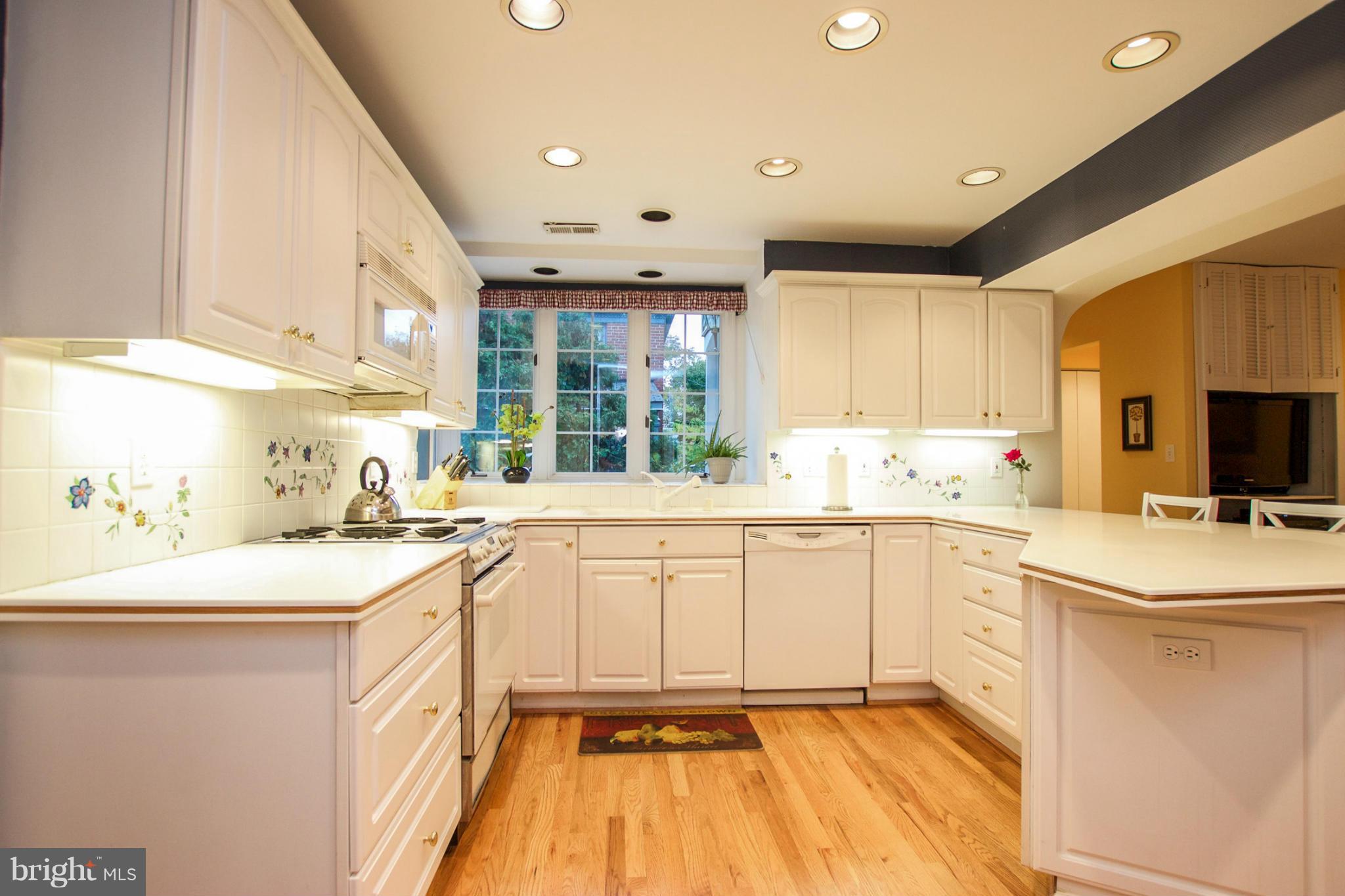 508 Yarmouth Road Baltimore, MD 21286 - Photo 3 of 28 a kitchen with a sink a stove a refrigerator and cabinets