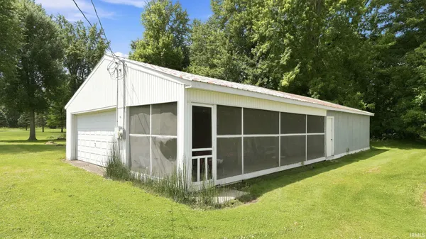 ***** South Maple Street, Warsaw, IN 46580