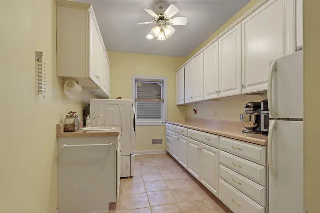 $769,900 | 3223 13th Place, Kenosha, WI 53144