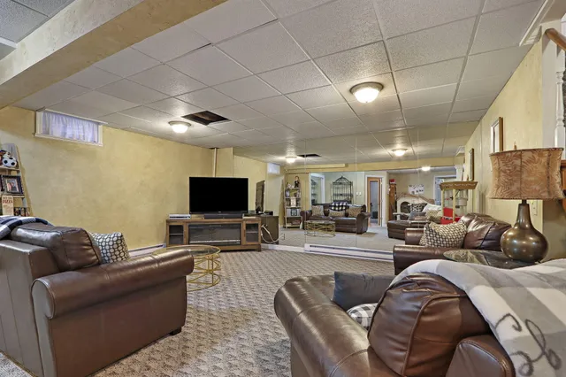 $769,900 | 3223 13th Place, Kenosha, WI 53144