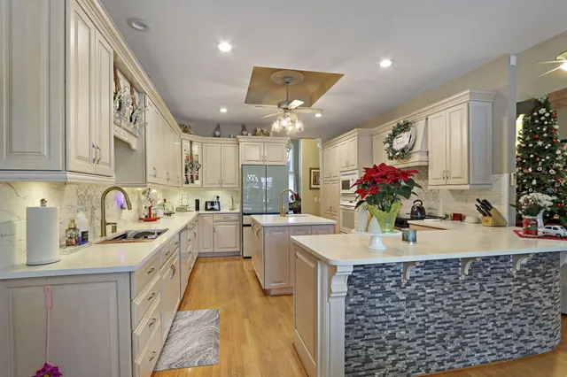 $769,900 | 3223 13th Place, Kenosha, WI 53144