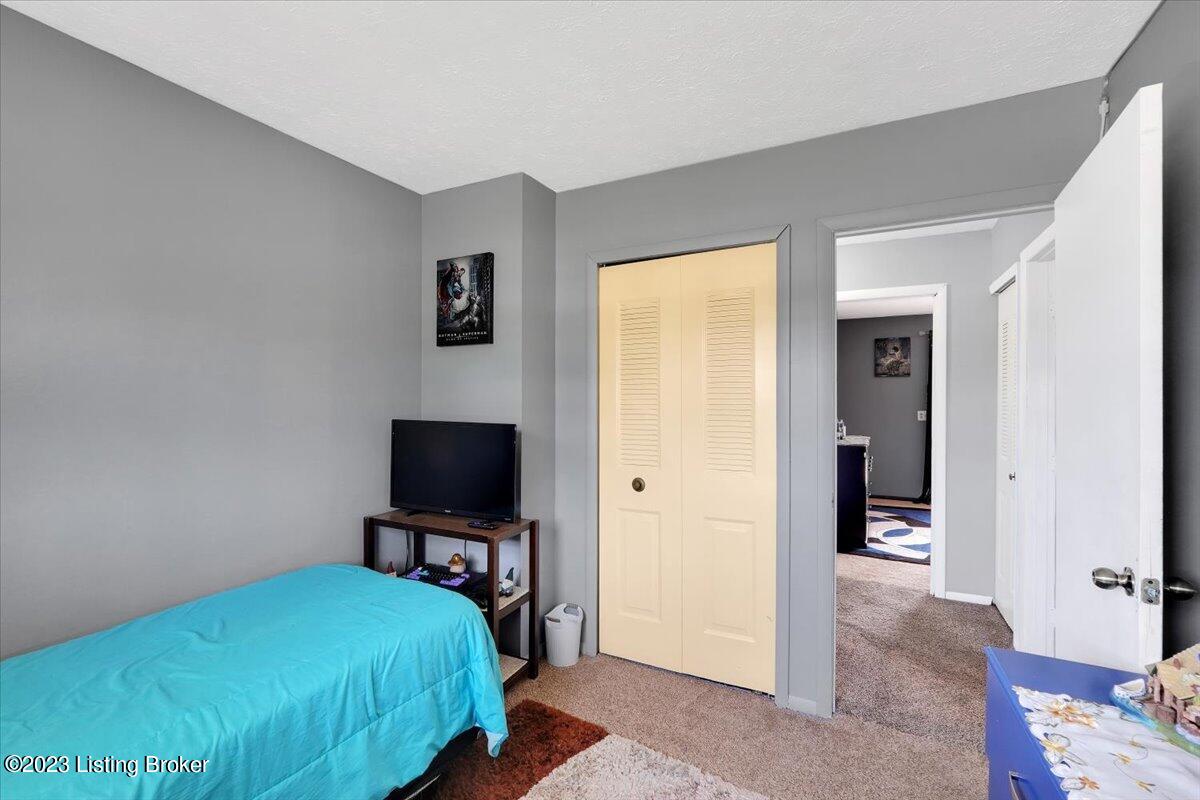5002 Oldshire Road Louisville, KY 40229 - Photo 17 of 38 17-5002 Oldshire Rd-116