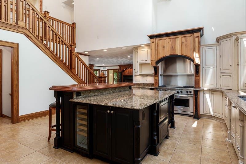 2716 Spring Creek Road Rockford, IL 61107 - Photo 23 of 76 a kitchen with kitchen island a stove a sink and a refrigerator