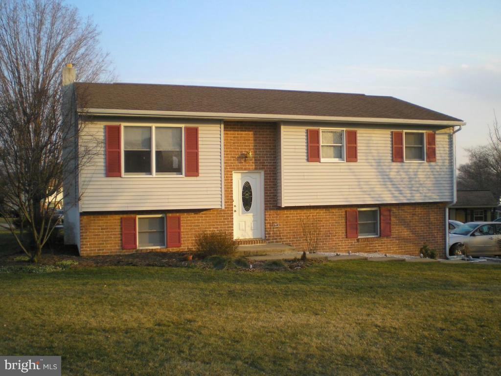 308 Glen View Circle Lititz, PA 17543 - Photo 1 of 14