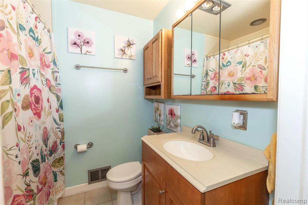 5020 Chicago Road Warren, MI 48092 - Photo 20 of 35