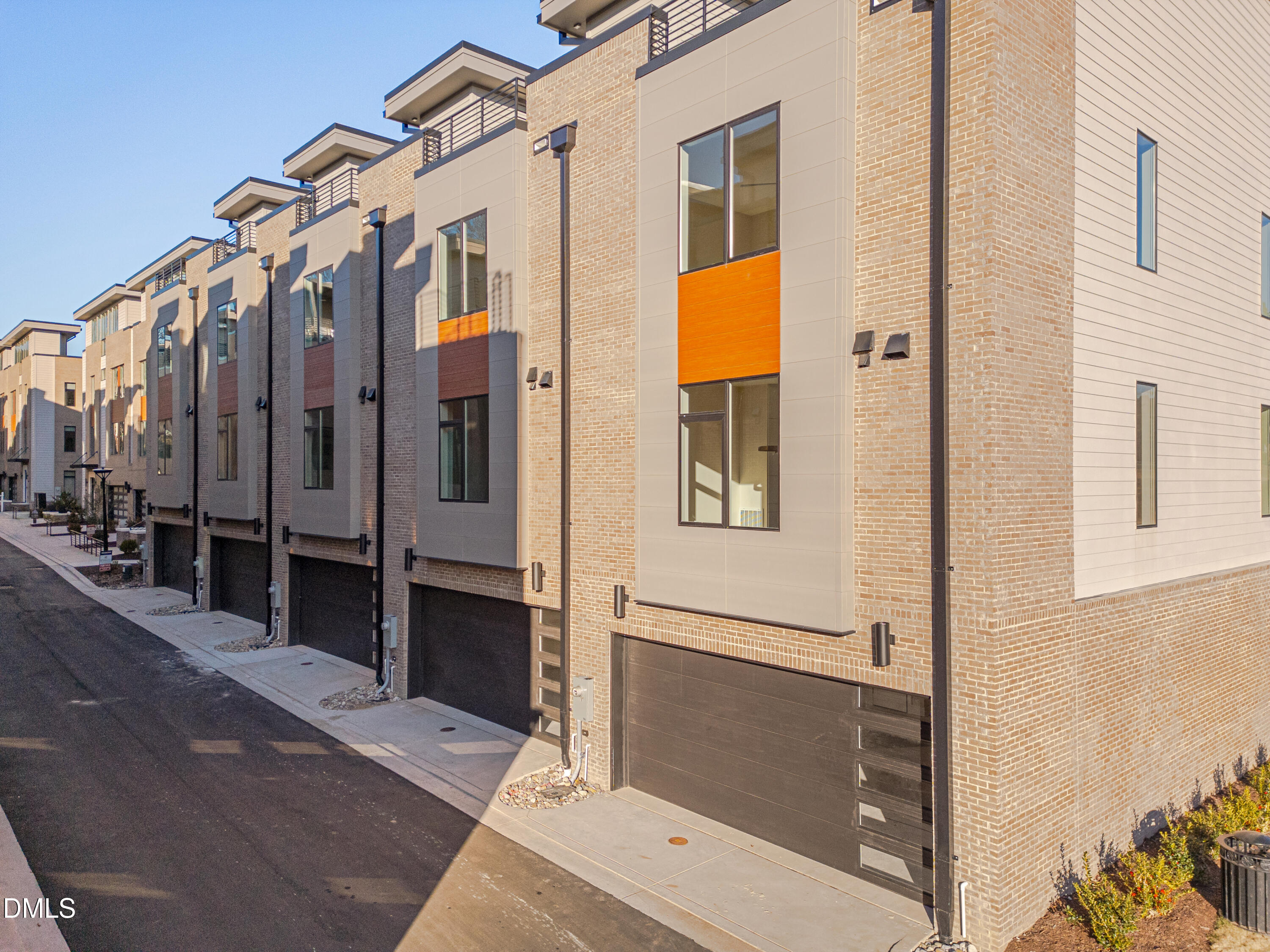 1012 Manor Way Durham, NC 27701 - Photo 5 of 41 103-1018 1016 Manor Way -103