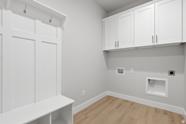 677 East 800 S Street Springville, UT 84663 - Photo 23 of 35 Laundry area with light wood-style flooring, hookup for a washing machine, electric dryer hookup, and cabinet space