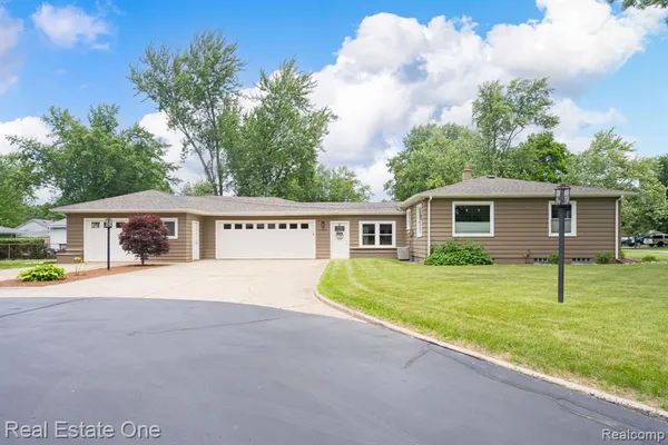 $319,900 | 5009 Frankwill Avenue, Clarkston, MI 48346