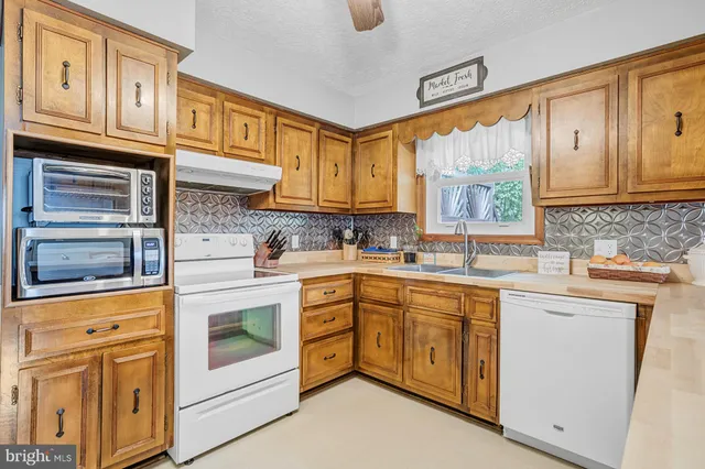 $269,900 | 5647 North Seminole Trail, Brightwood, VA 22715