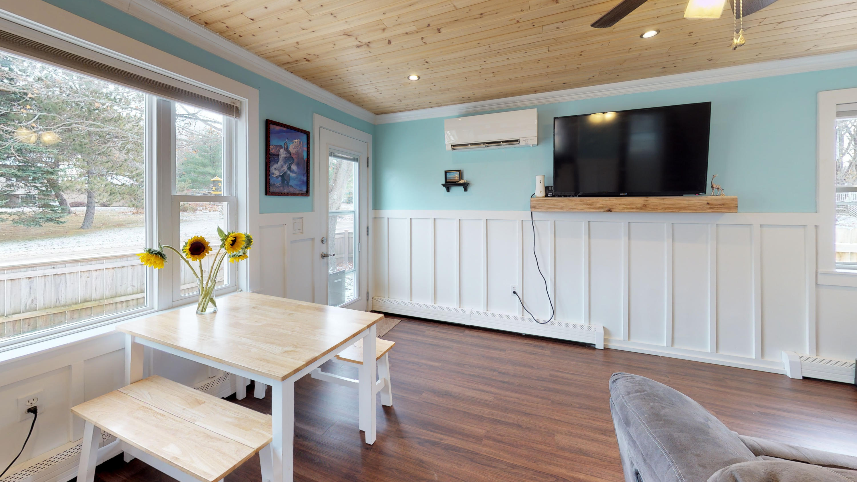 17 Weskeag Road Owls Head, ME 04854 - Photo 12 of 44 Informal Dining Area