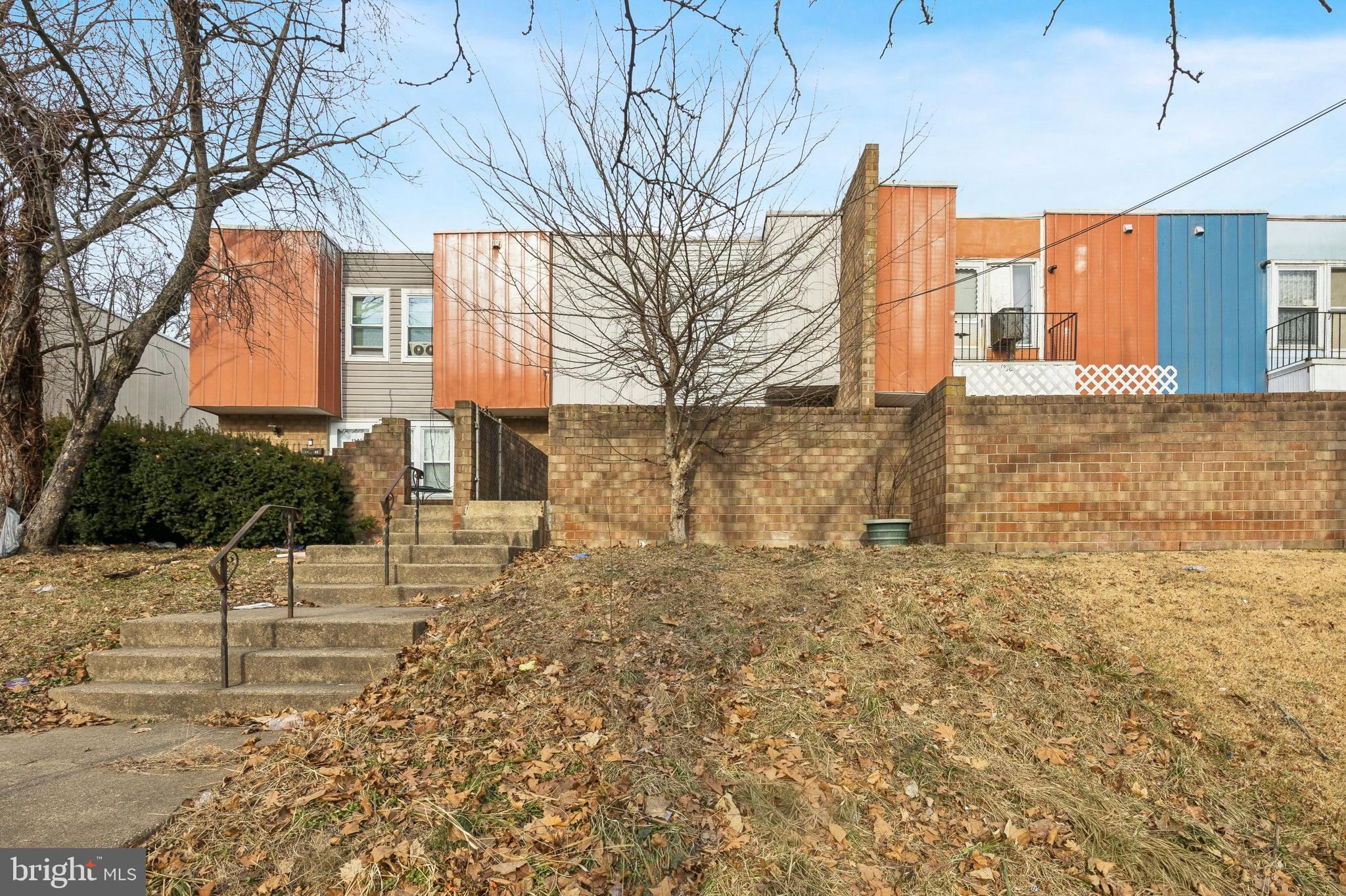 a view of a backyard of the house