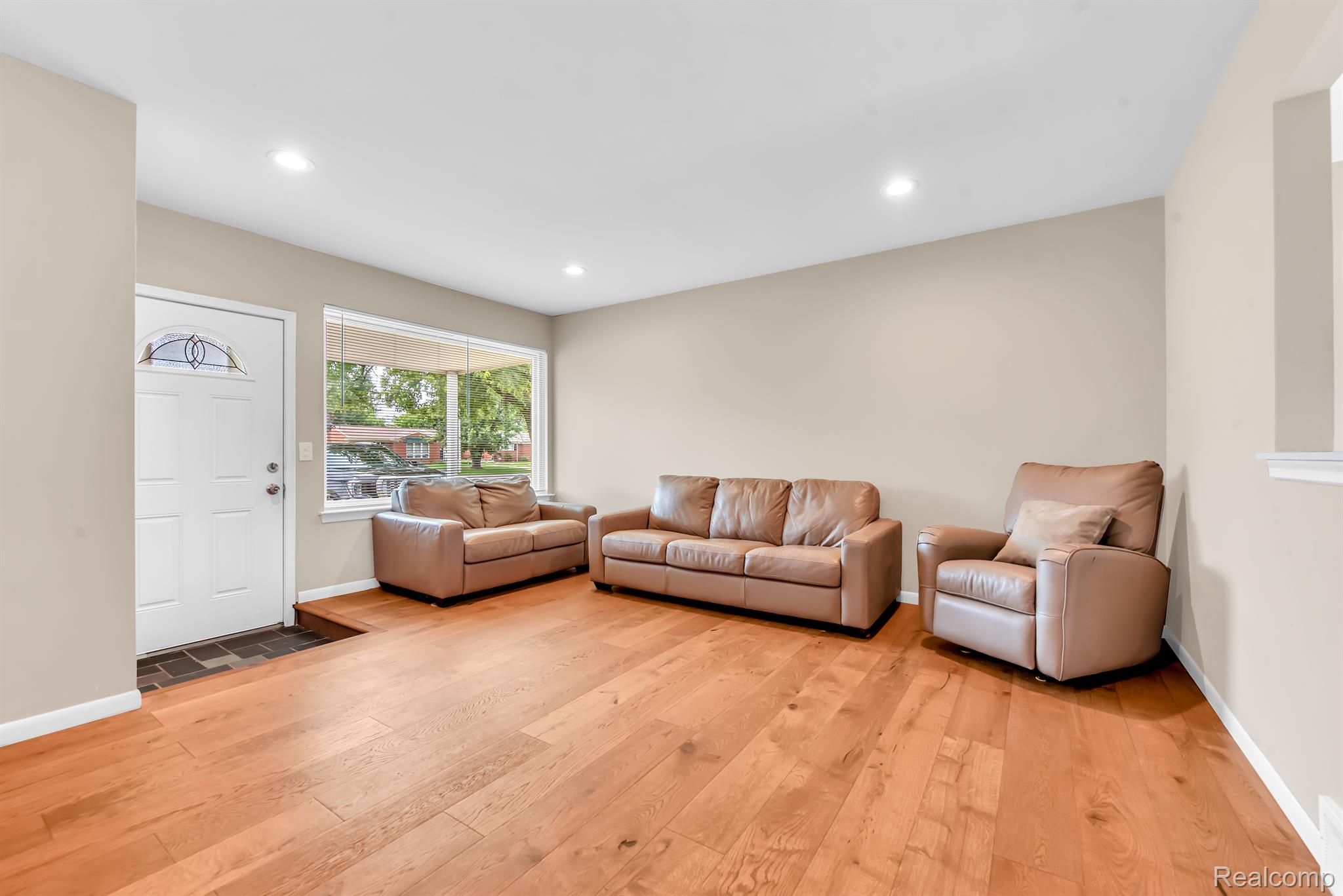 14182 Inkster Road Redford, MI 48239 - Photo 7 of 26 Gallery Image 7
