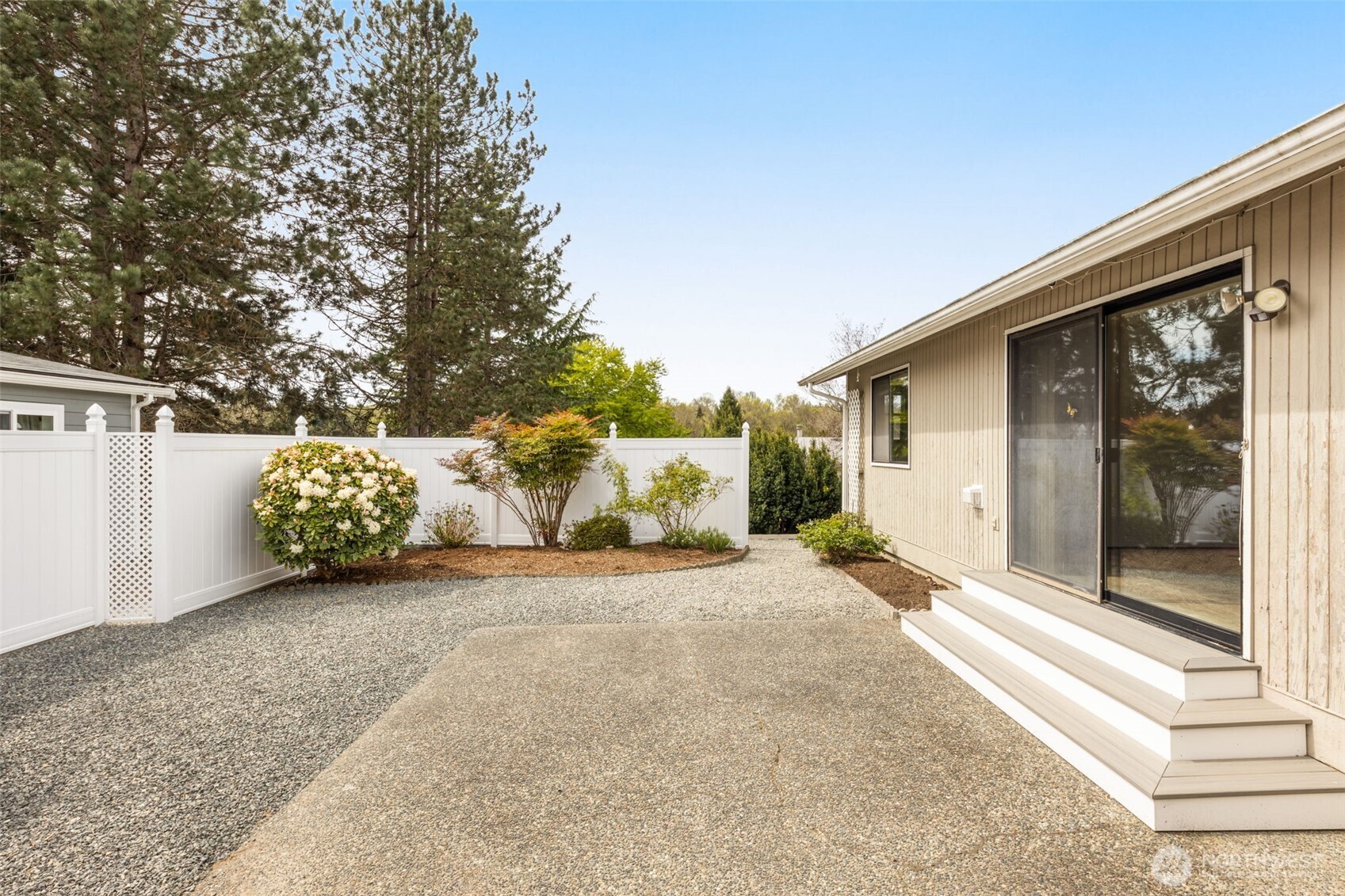 24124 8th Place West Bothell, WA 98021 - Photo 28 of 39 a view of a car garage