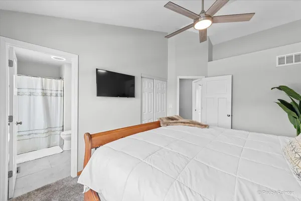 $450,000 | 466 Valley Forge Avenue, South Elgin, IL 60177