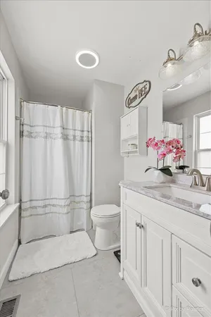 $450,000 | 466 Valley Forge Avenue, South Elgin, IL 60177