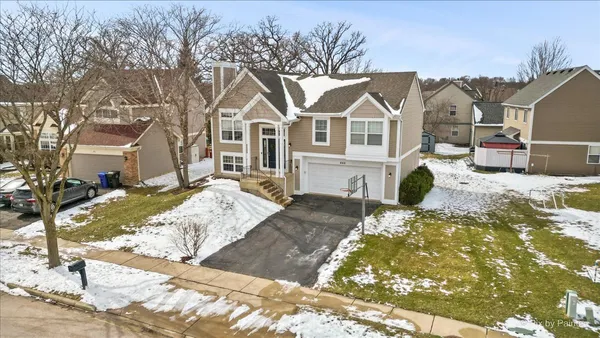 $450,000 | 466 Valley Forge Avenue, South Elgin, IL 60177