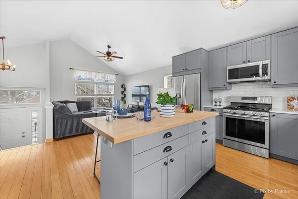 $450,000 | 466 Valley Forge Avenue, South Elgin, IL 60177