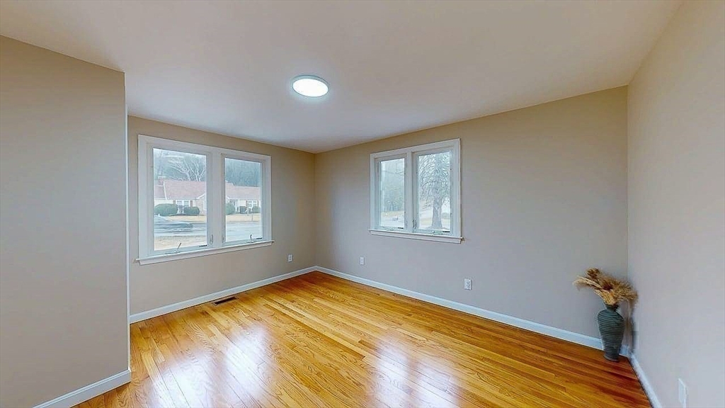 437 Salisbury Street Worcester, MA 01609 - Photo 12 of 23