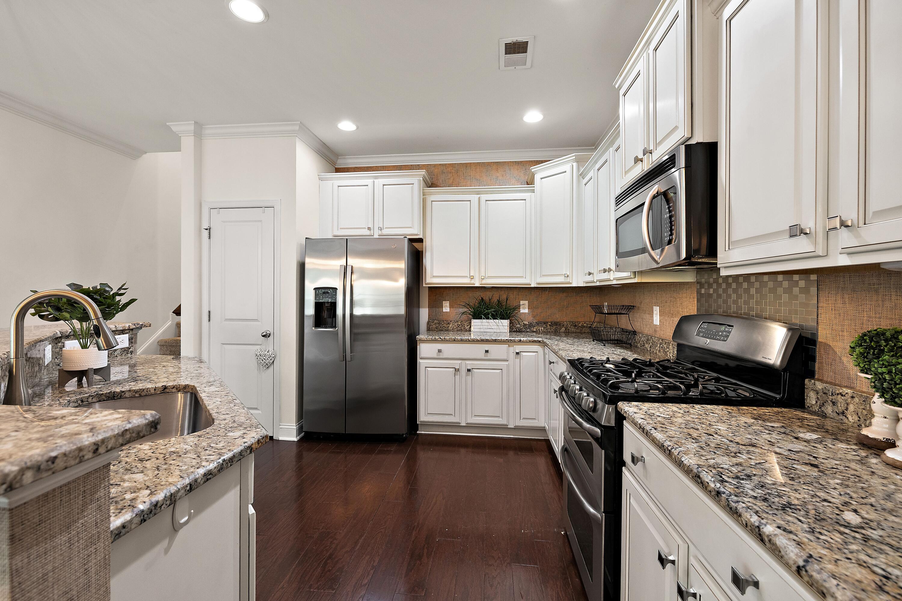 2040 Promenade Court Mount Pleasant, SC 29466 - Photo 14 of 56 BN0A2678