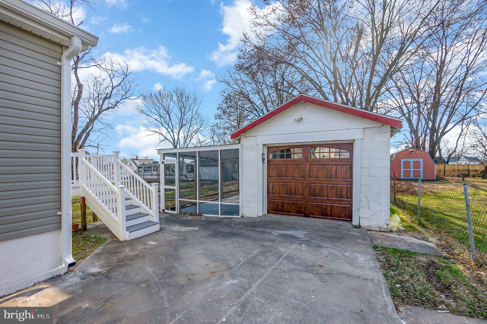 361 Savannah Road Baltimore, MD 21221 - Photo 3 of 48