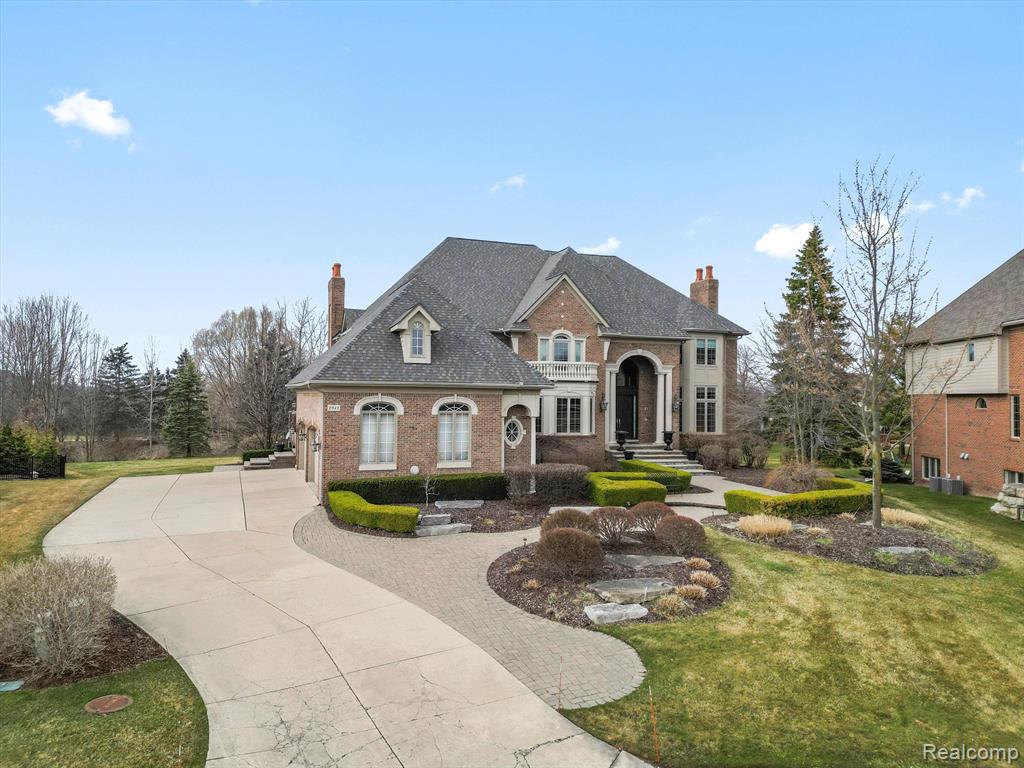 2942 Croftshire Court Rochester, MI 48306 - Photo 4 of 70 Gallery Image 4