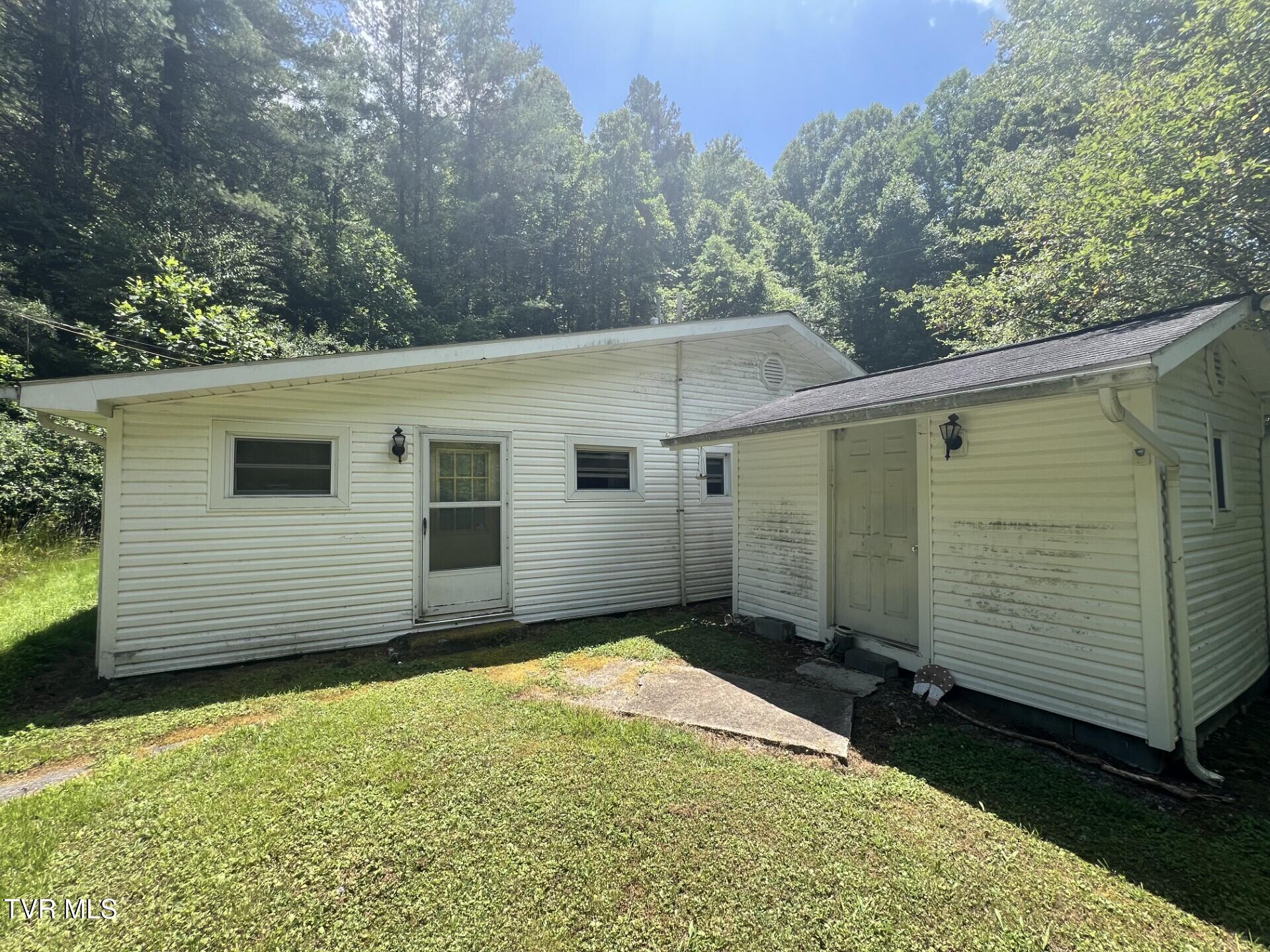 13423 Grayson Road Coeburn, VA 24230 - Photo 3 of 12 side c2