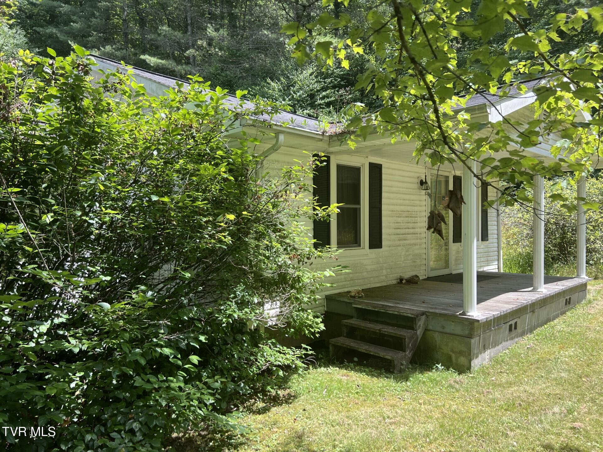 13423 Grayson Road Coeburn, VA 24230 - Photo 4 of 12 side c3