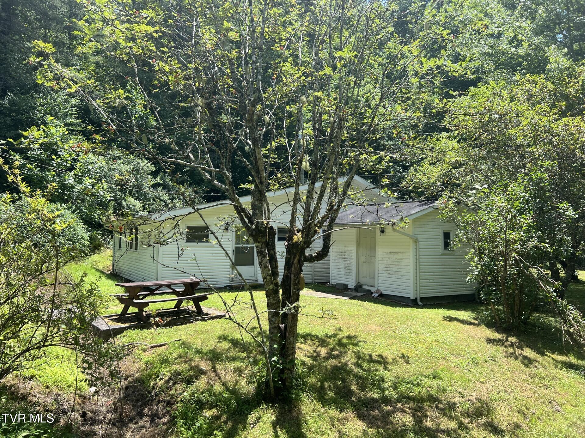 13423 Grayson Road Coeburn, VA 24230 - Photo 6 of 12 side c5