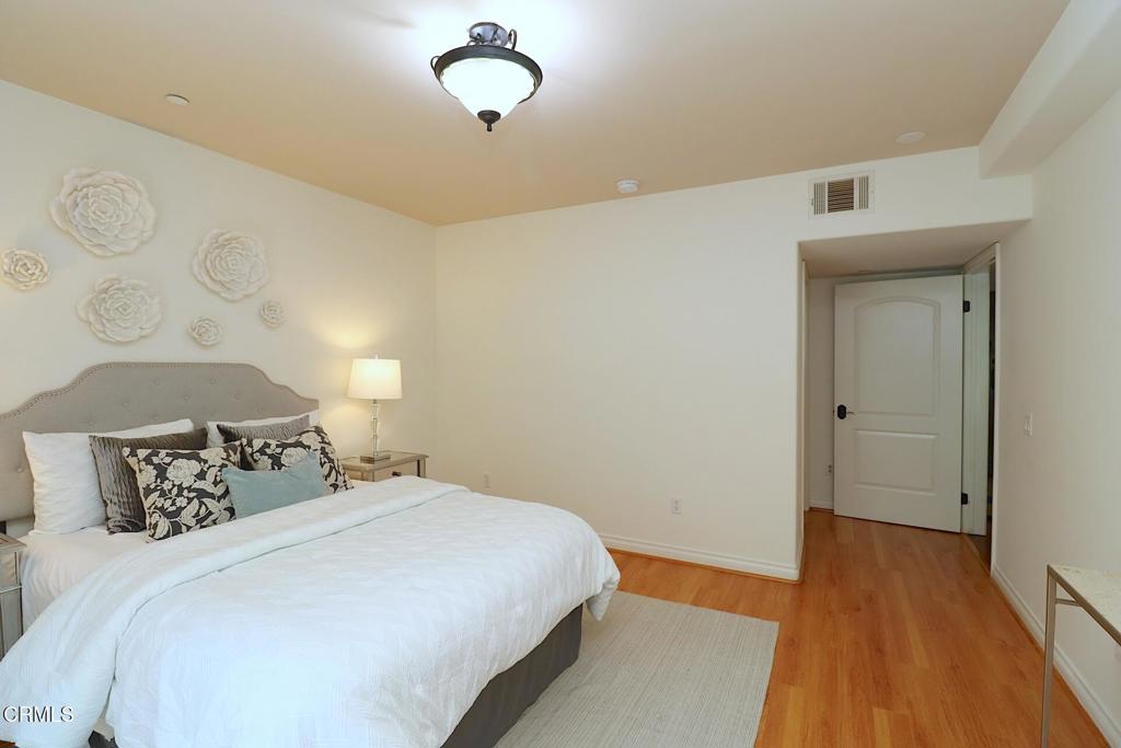 3855 Ingraham Street, Unit 204 Los Angeles, CA 90005 - Photo 17 of 35 a bedroom with a bed and wooden floor