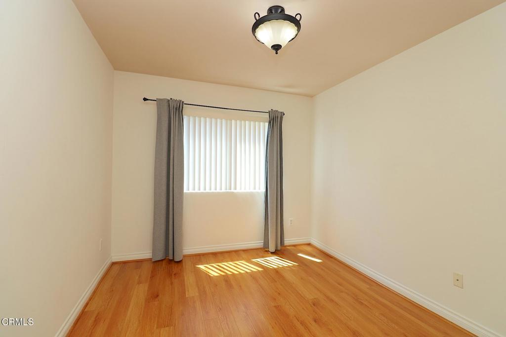 3855 Ingraham Street, Unit 204 Los Angeles, CA 90005 - Photo 24 of 35 a view of an empty room and window