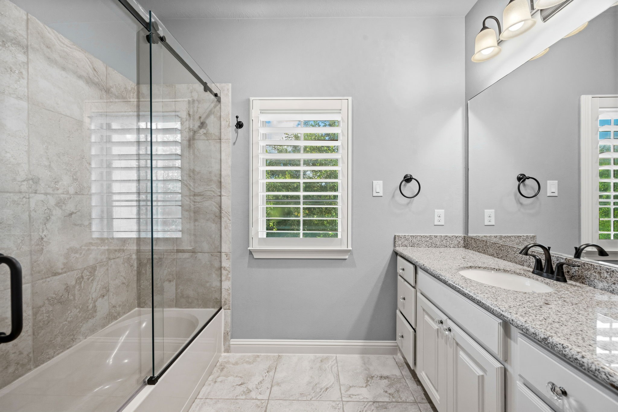 19908 Cullen Ridge Drive Porter, TX 77365 - Photo 29 of 42 En-suite bath up!