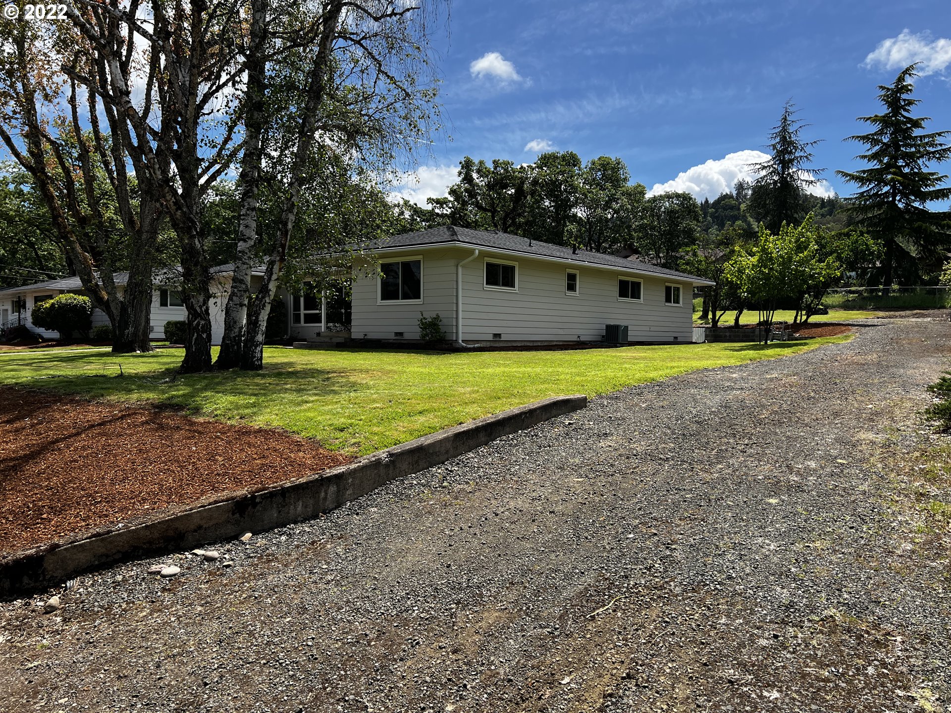 623 Page Road Winchester, OR 97495 - Photo 2 of 32 Gallery Image 2