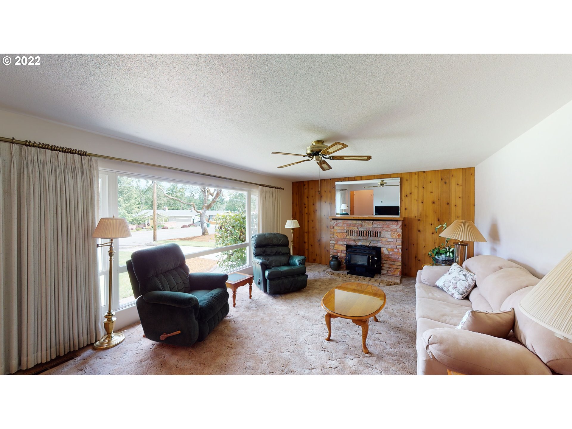 623 Page Road Winchester, OR 97495 - Photo 4 of 32 Gallery Image 4