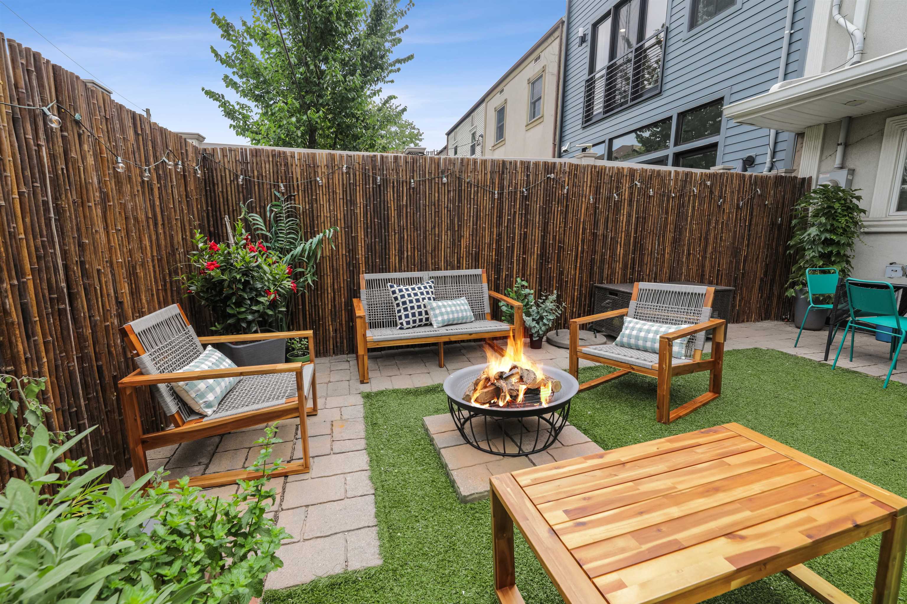 310 9th Street Jersey City, NJ 07302 - Photo 12 of 34 a backyard of a house with seating space