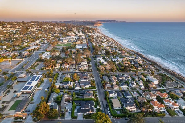 $3,050,000 | 219 11th Street, Del Mar, CA 92014