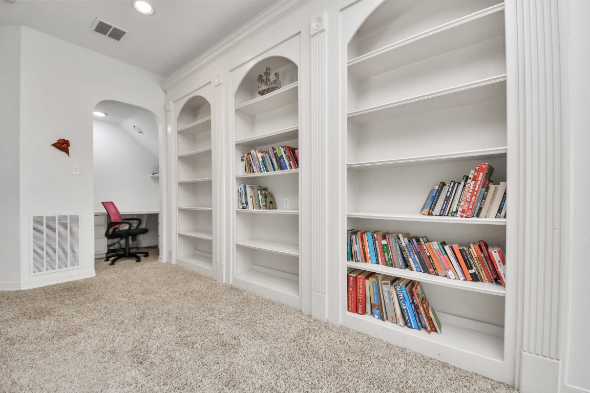 5703 Brennan Ridge Lane Katy, TX 77450 - Photo 40 of 45 a room with a book shelf and a book shelf