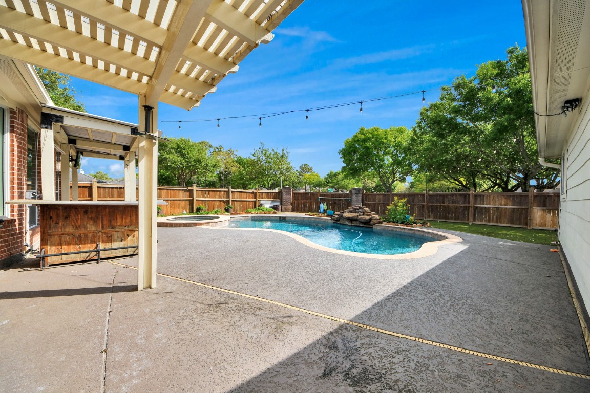 5703 Brennan Ridge Lane Katy, TX 77450 - Photo 41 of 45 a view of a backyard with sitting area