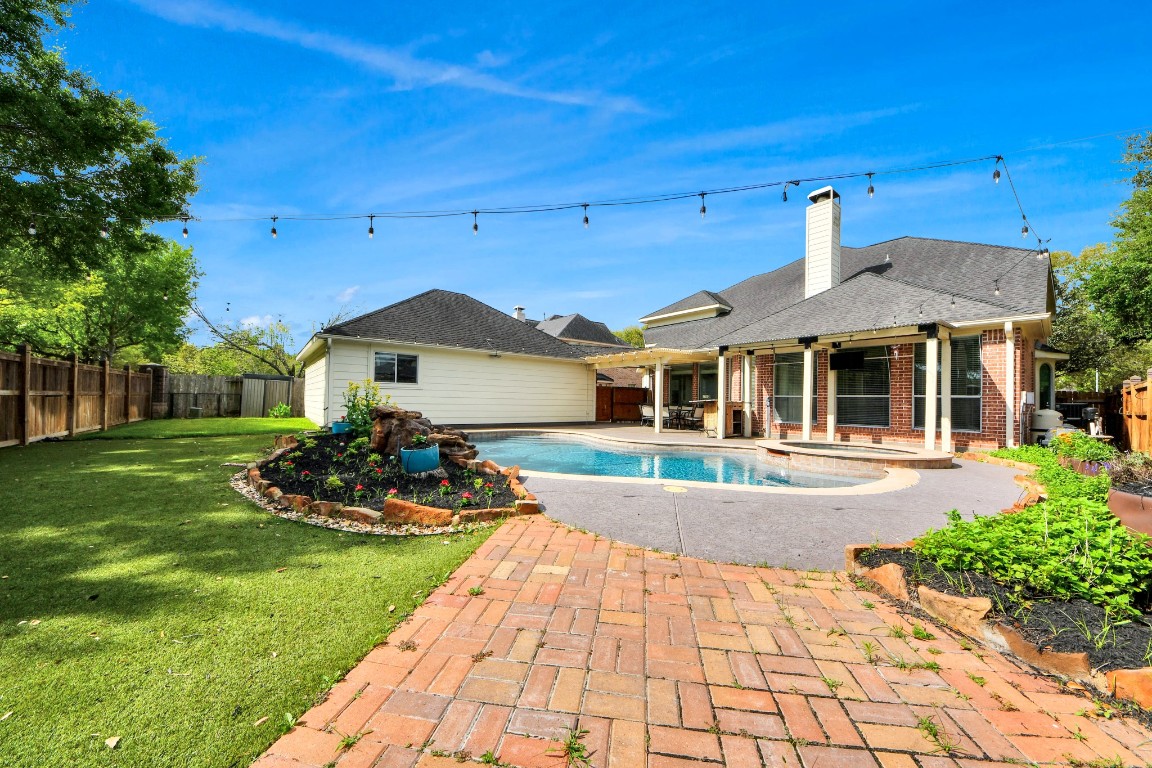 5703 Brennan Ridge Lane Katy, TX 77450 - Photo 43 of 45 a front view of a house with a garden and porch