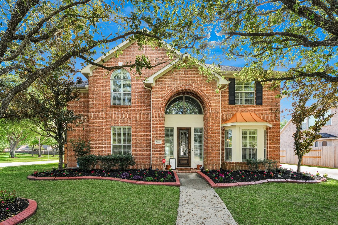 5703 Brennan Ridge Lane Katy, TX 77450 - Photo 5 of 45 a front view of a house with a yard